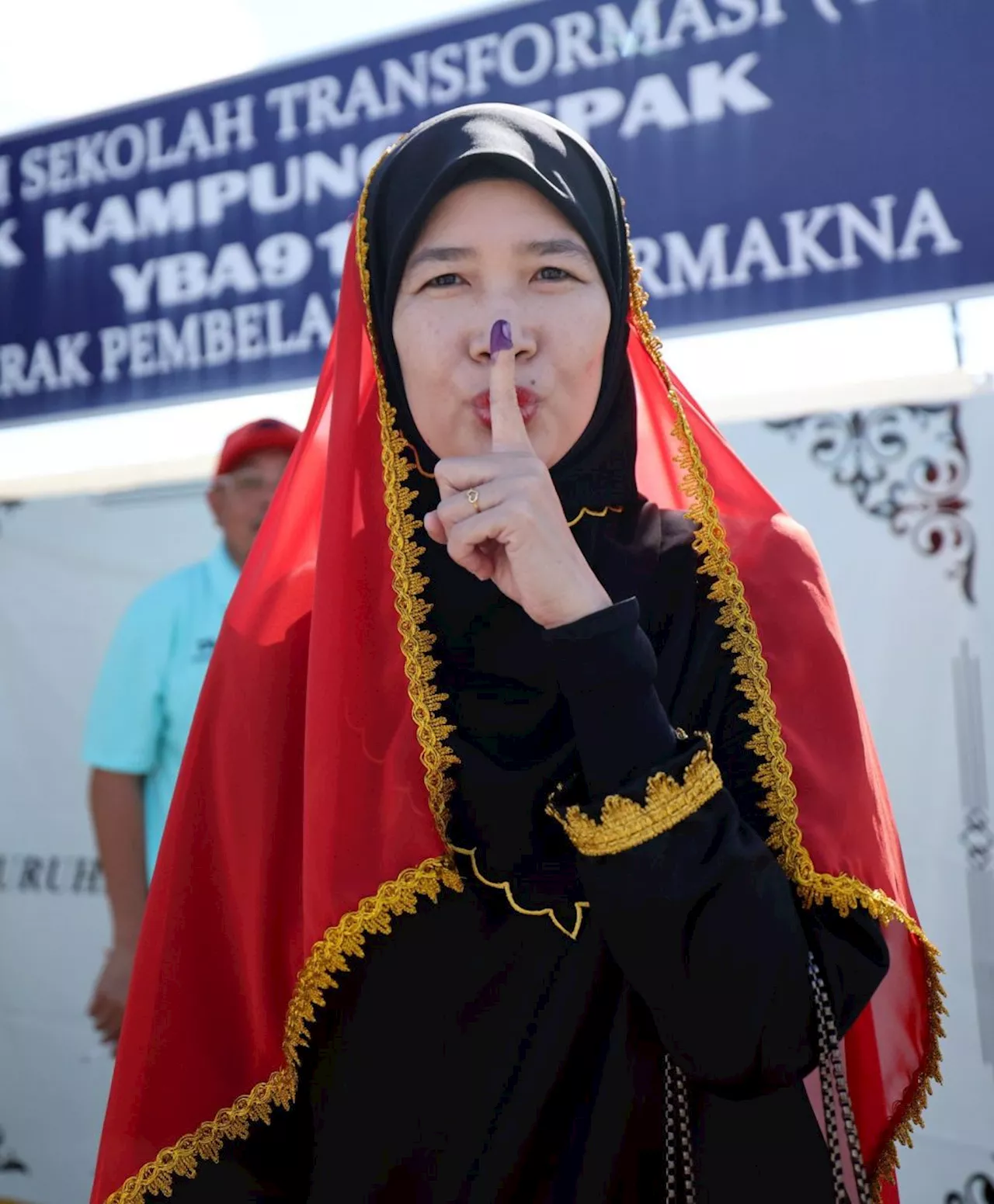 Jepak polls: Johanna catches attention with Melanau attire