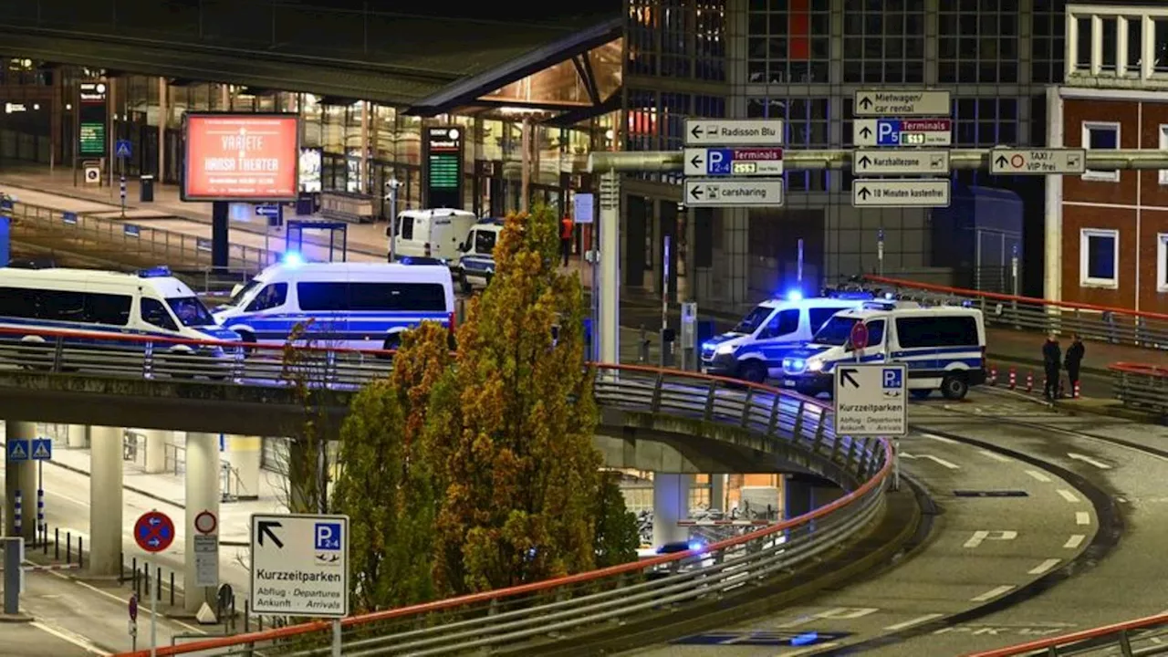 Luftverkehr: Hamburger Flughafen gesperrt: Bewaffneter durchbricht Tor