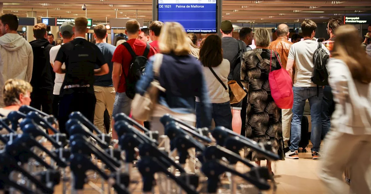 Hamburger Flughafen gesperrt: Bewaffneter verschanzte sich mit Kindern im Auto auf Vorfeld