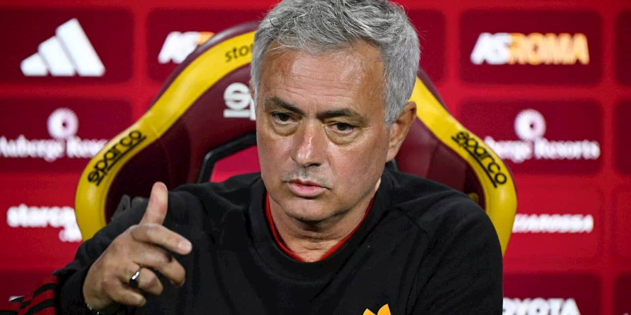 Mourinho: 'Roma penalizzata, inno Lega fischiato'. Su De Siervo e Dybala...