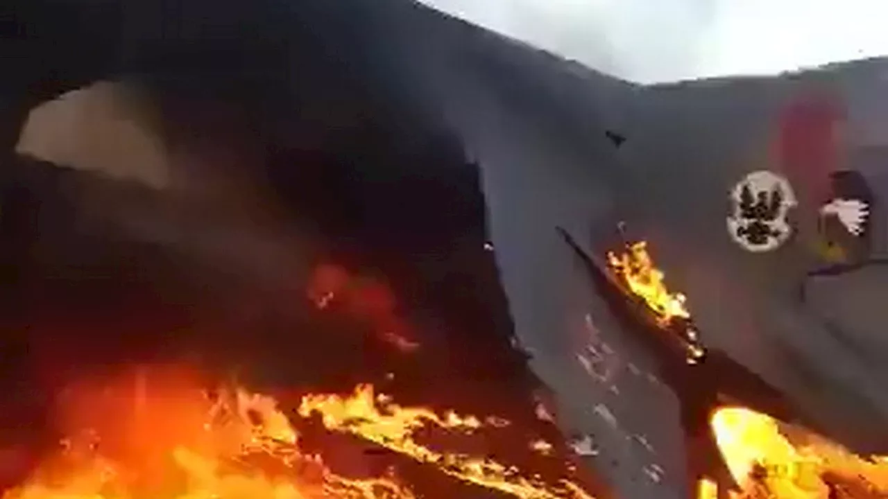 Боевики сожгли три самолета во время атаки на базу ВВС Пакистана