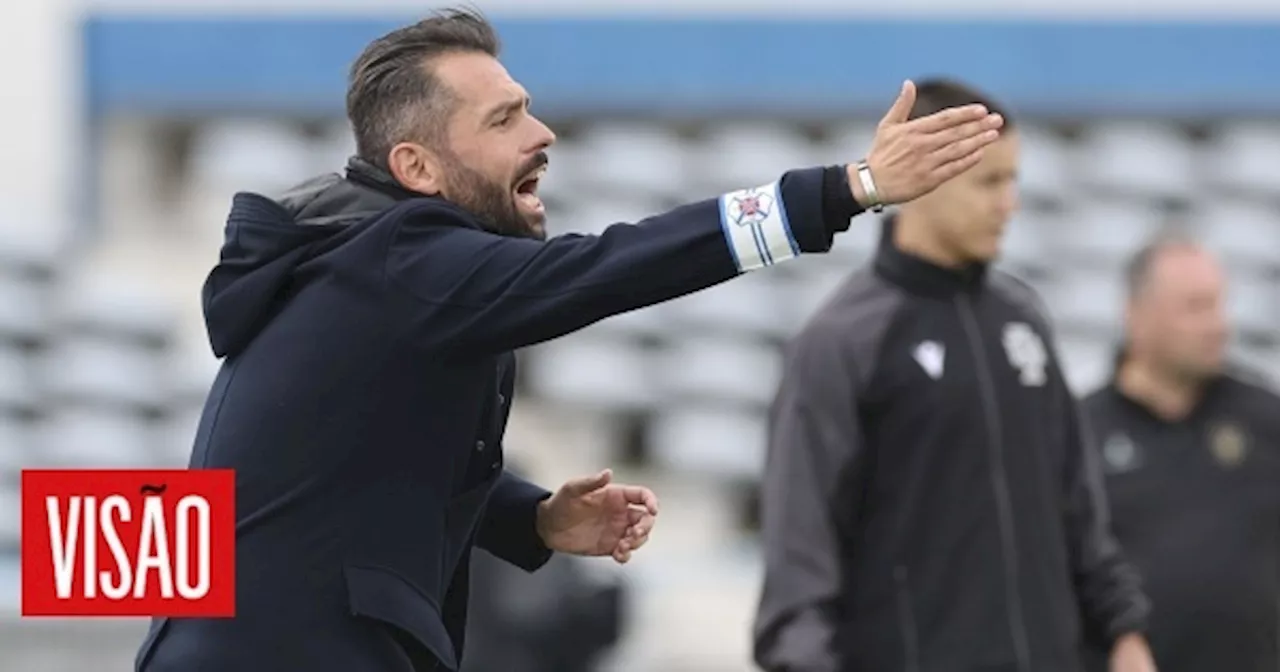 Belenenses anuncia saída do treinador Bruno Dias