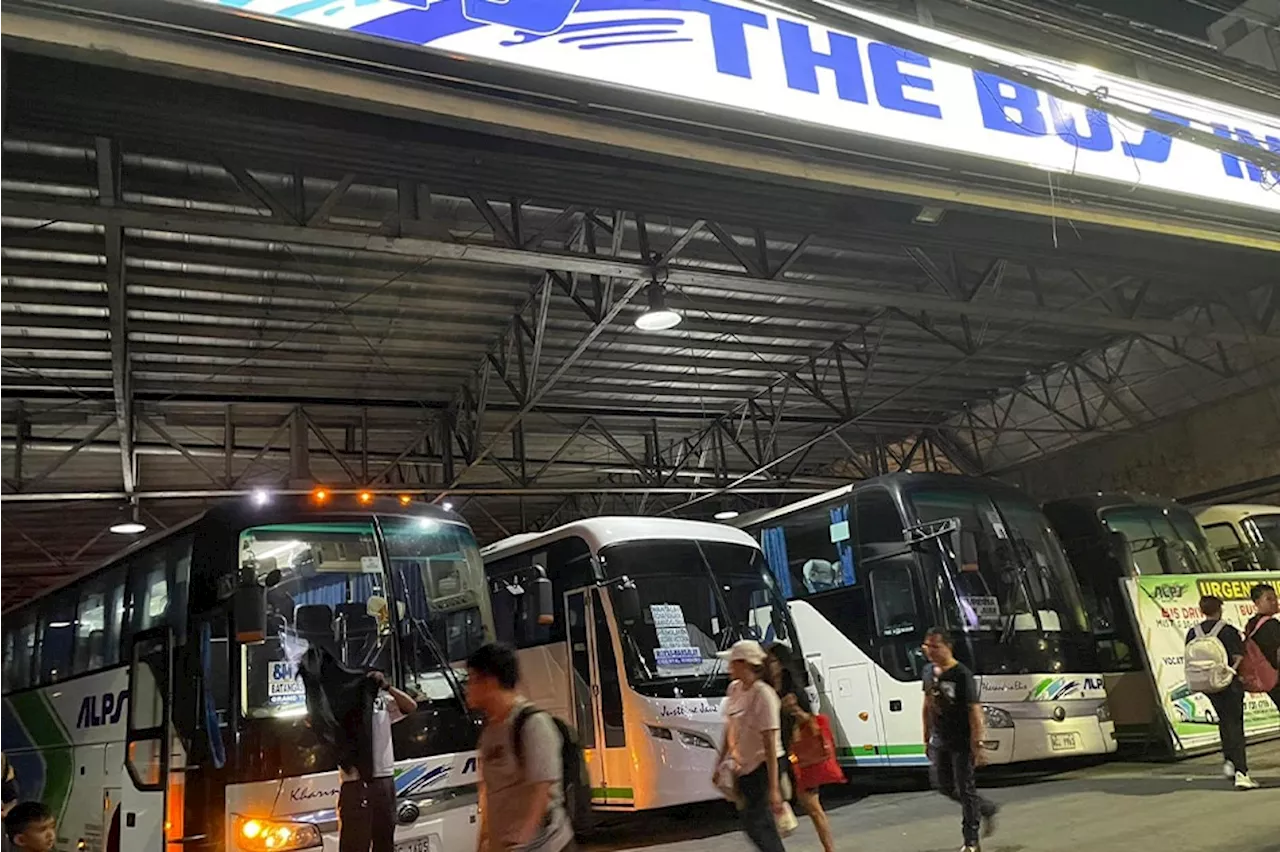 Heavy traffic affects buses, passengers returning from provinces