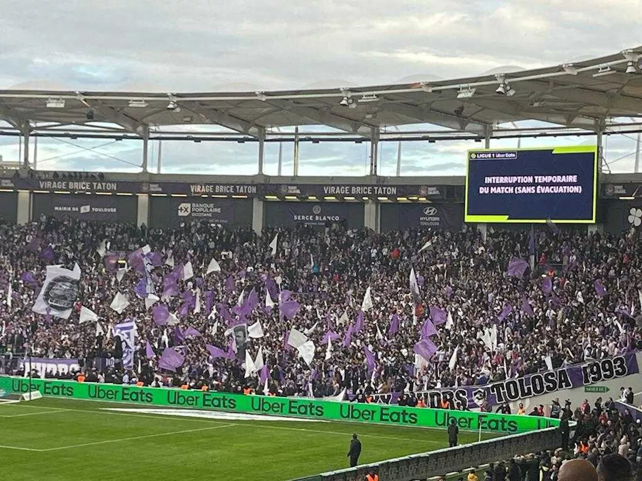 Une alarme retentit au Stadium de Toulouse, le match interrompu : que s'est-il passé?