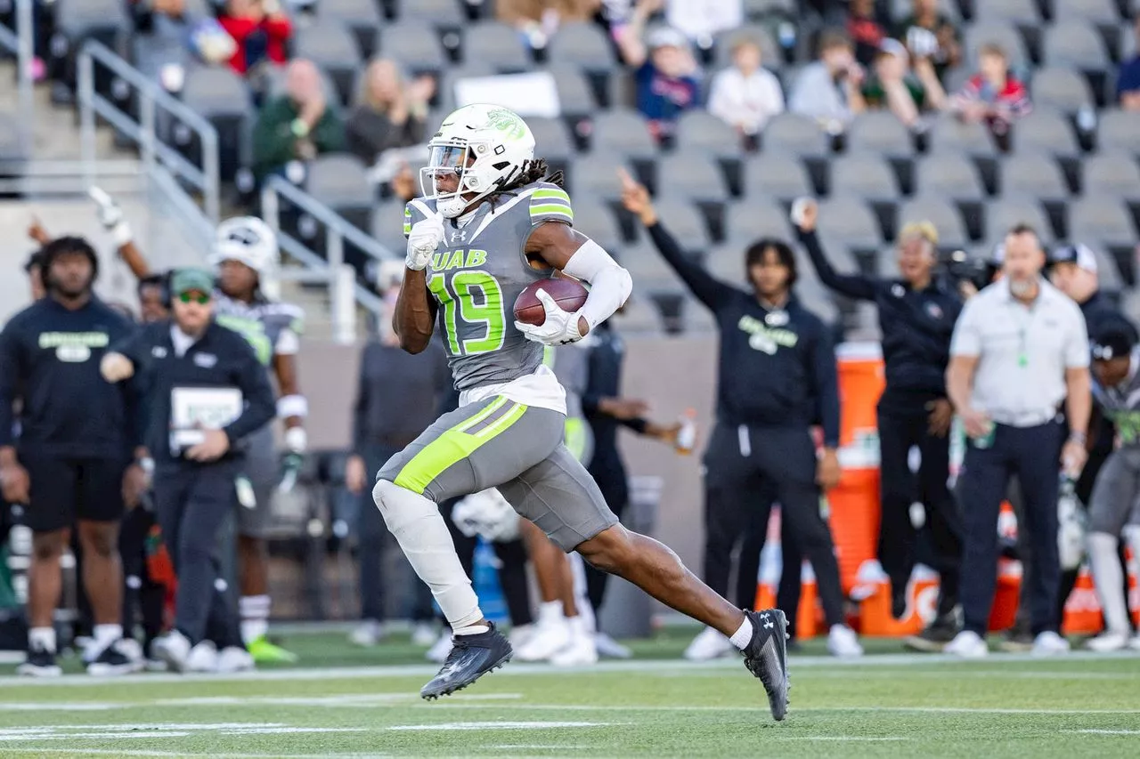 Jacob Zeno rallies UAB in final minute to 45-42 win over Florida Atlantic