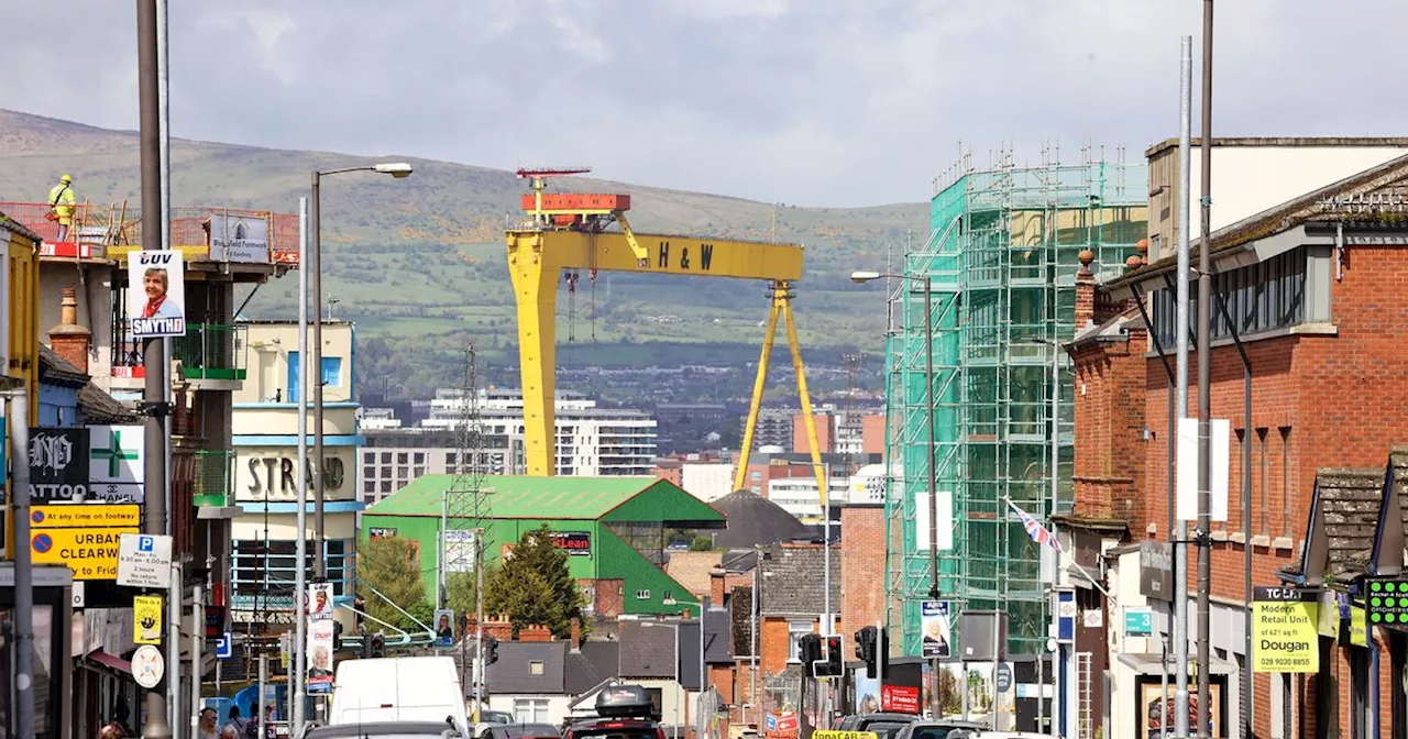 Man 'armed with knife robs Belfast shop'