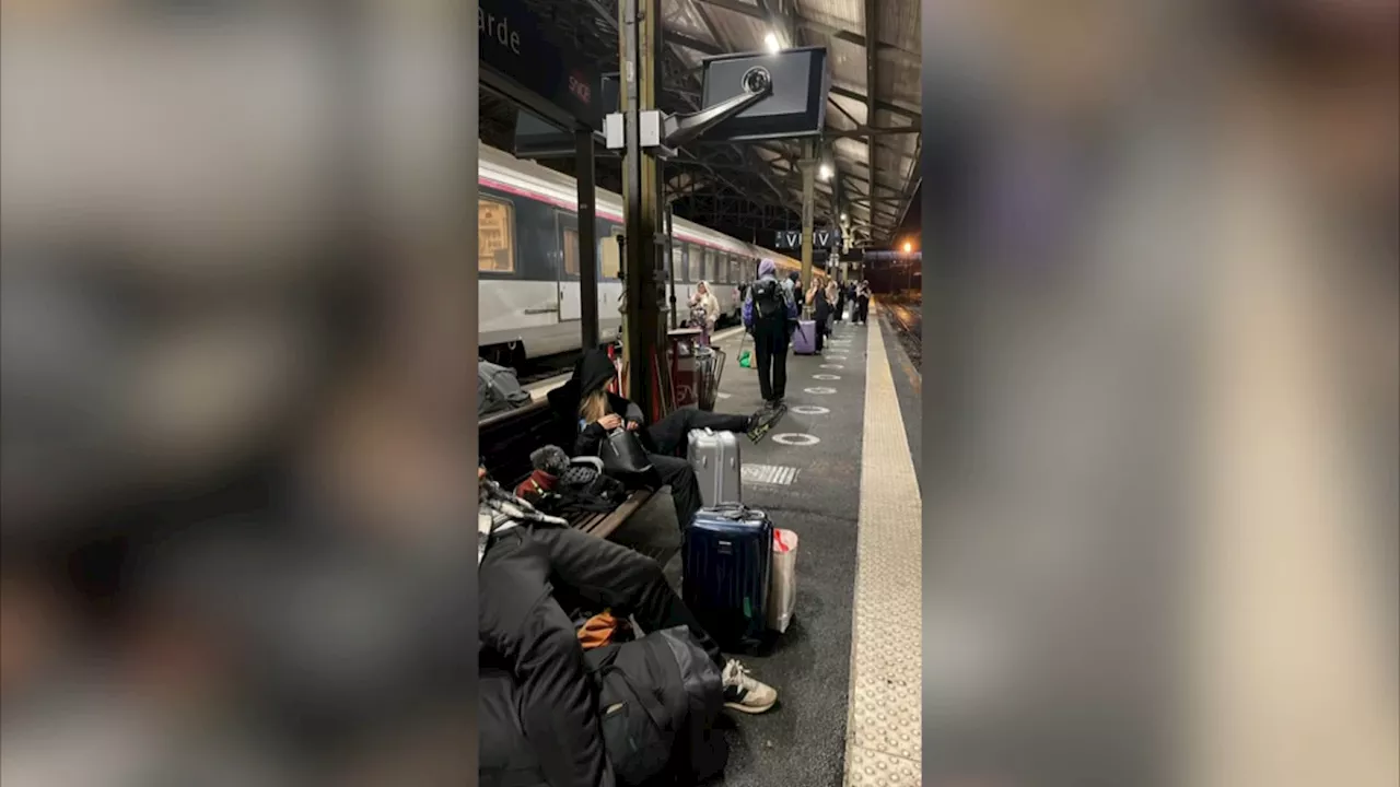 'Largués comme des naufragés': des passagers de trains bloqués toute la nuit à cause des intempéries...