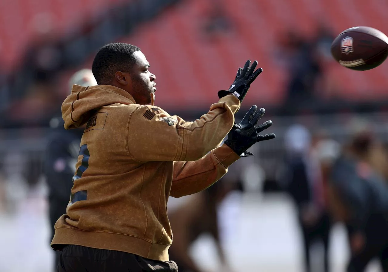 Watch Deshaun Watson’s pass hit a Cardinals lineman’s helmet and find Amari Cooper for a touchdown