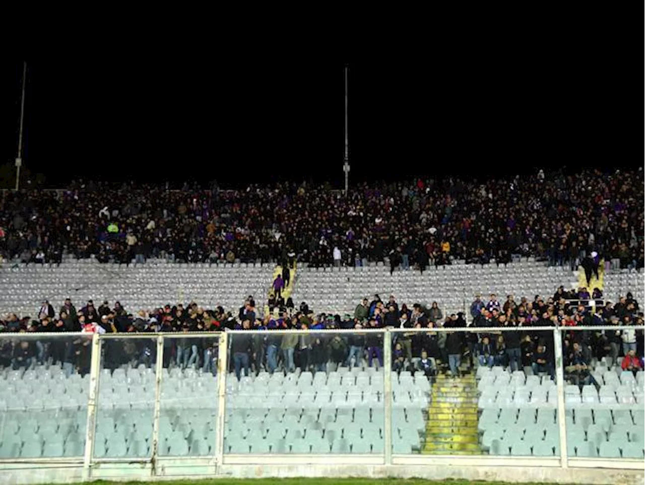 La Curva Fiesole vuota e le polemiche per Fiorentina-Juventus giocata nonostante il maltempo