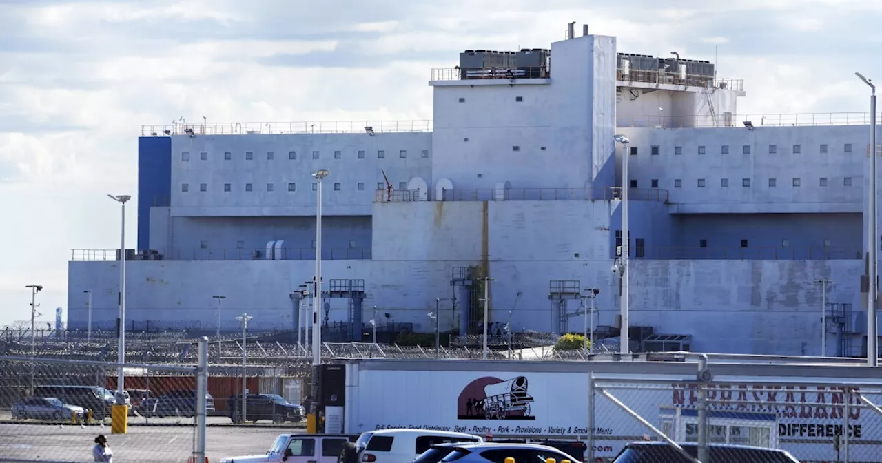 New York shuts down country's last floating prison