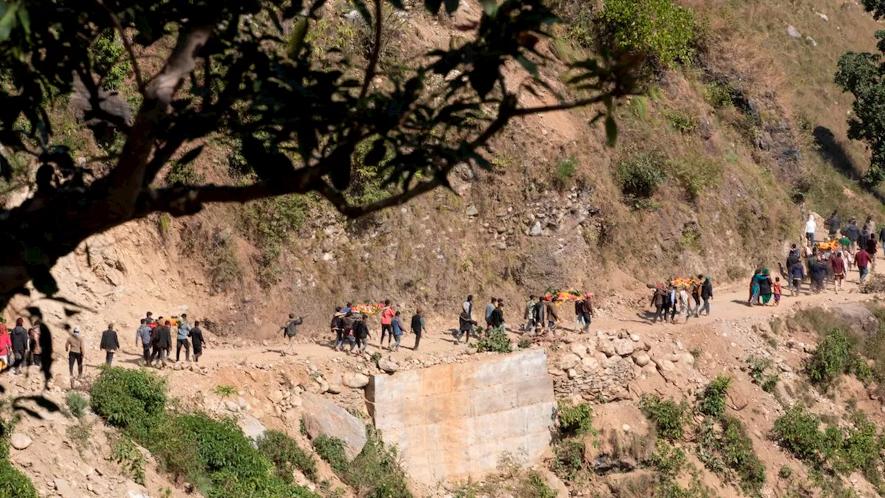 Viele Häuser eingestürzt: Zahl der Todesopfer nach Erdbeben in Nepal steigt auf 157