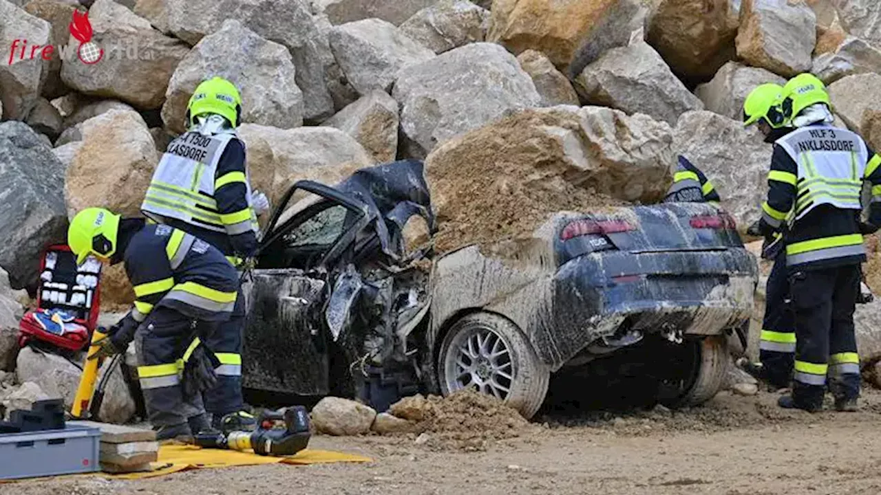 Stmk: Eingeschlossene Personen in Gebäude, verschüttete Autos → Abschnittsübung im Steinbruch in Leoben