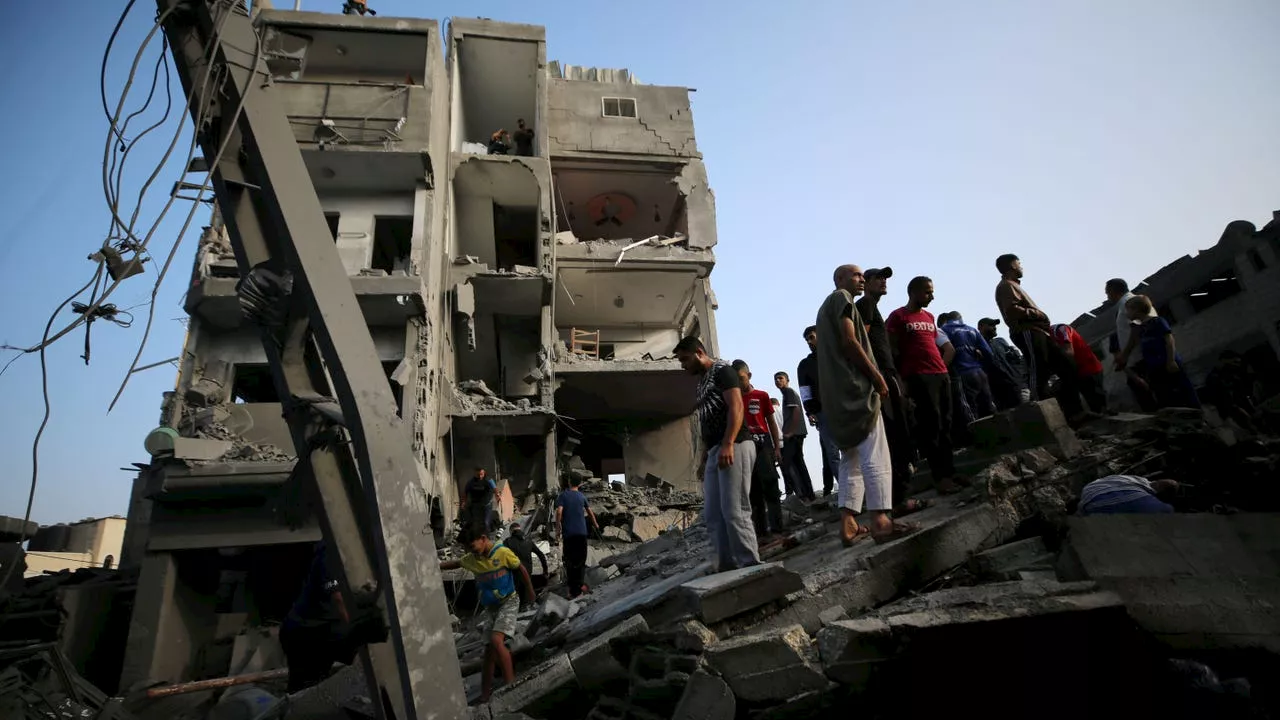 Israeli warplanes hit Gaza refugee camps overnight, killing dozens