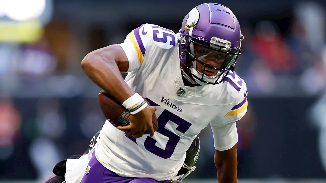 Joshua Dobbs makes electric Vikings debut, leads team on wild go-ahead touchdown drive