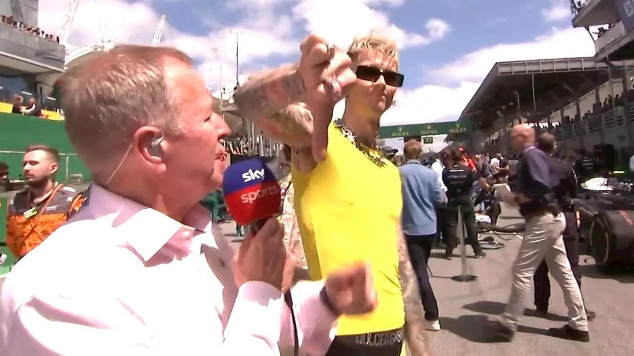 ‘Weirdest yet’: Rapper storms off after ‘reverse snub’ in all-time awkward gridwalk moment