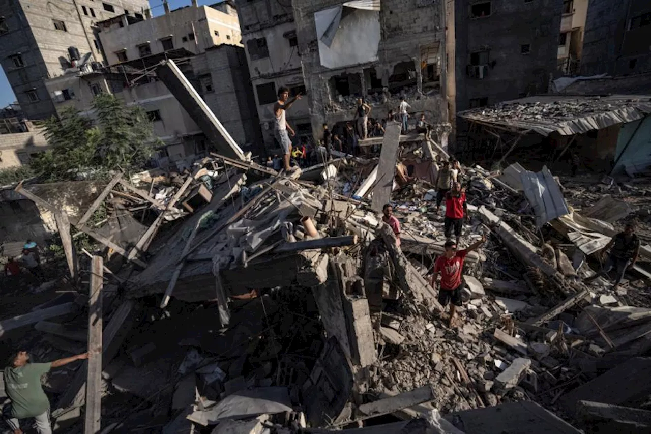 Israeli warplanes hit Maghazi refugee camp in Gaza leaving at least 33 dead