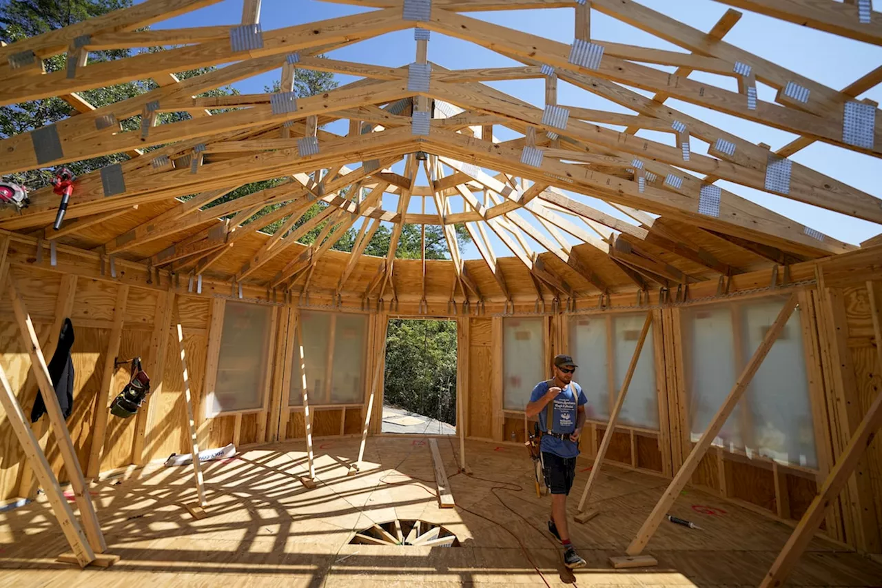 Some houses are being built to stand up to hurricanes and sharply cut emissions, too