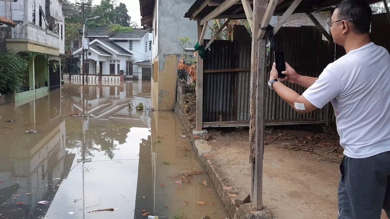 54 RT Kebanjiran Setelah Hujan Deras di Jakarta