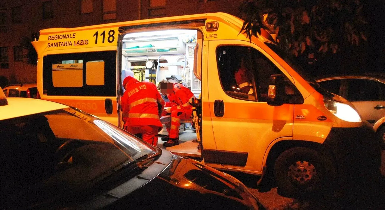 Incidente via Laurentina, morta ragazzina di 13 anni: auto ribaltata tre volte alla rotatoria Gutenberg