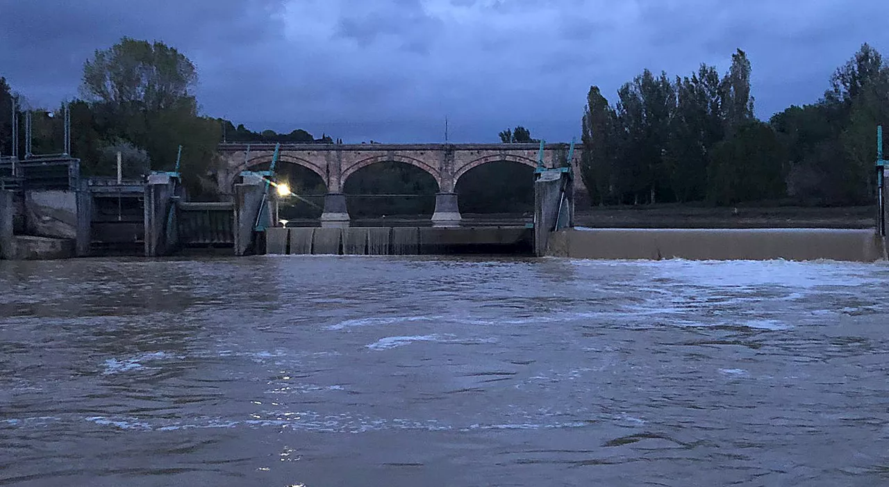 Perugia, tempesta di vento e pioggia: alberi sulle auto e strade bloccate