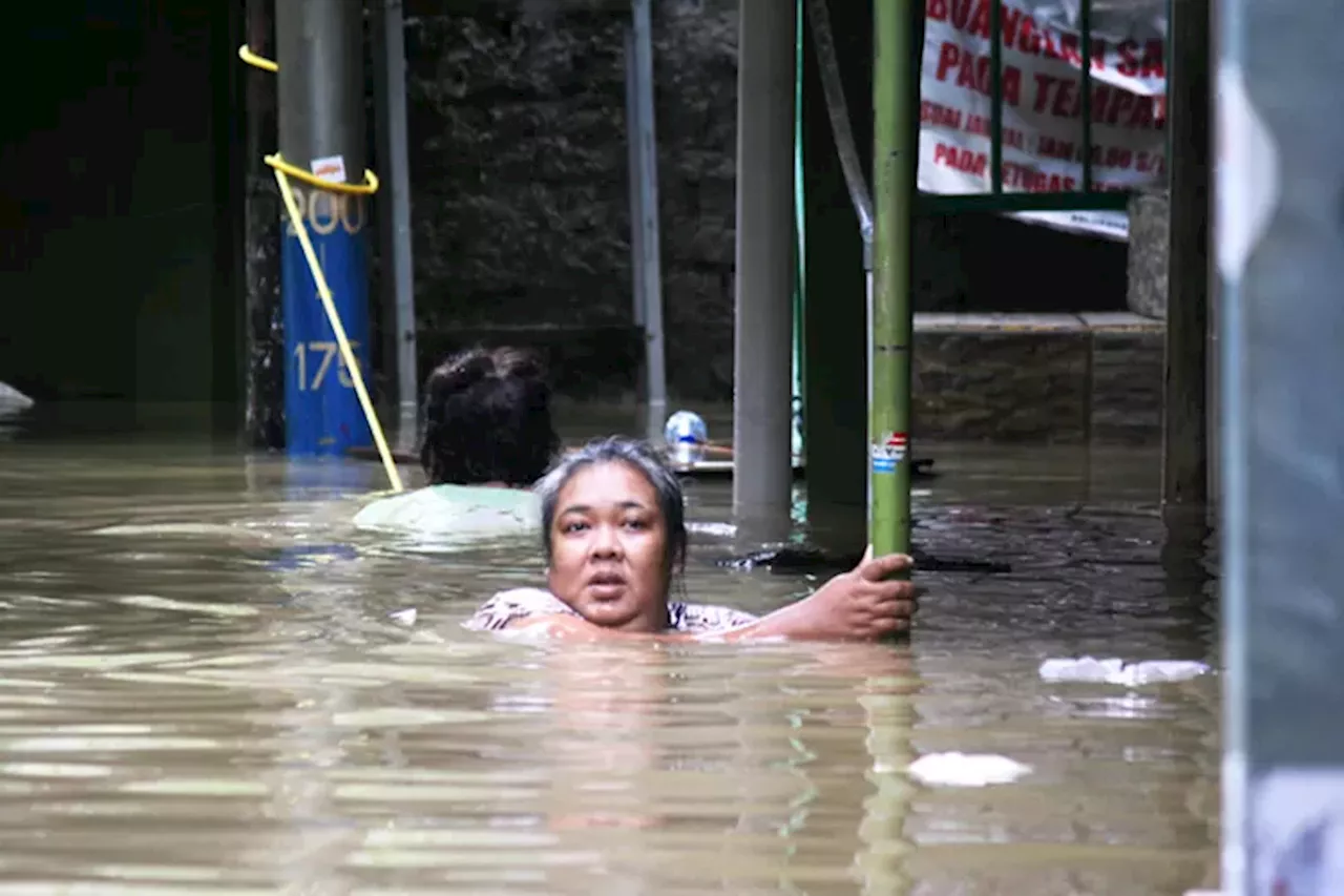 Kali Cilliwung Meluap saat Hujan Lebat, 54 RT di DKI Jakarta Terendam Banjir