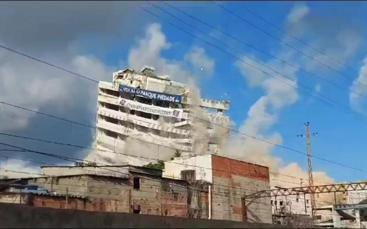 Prédios da Universidade Gama Filho são implodidos em Piedade