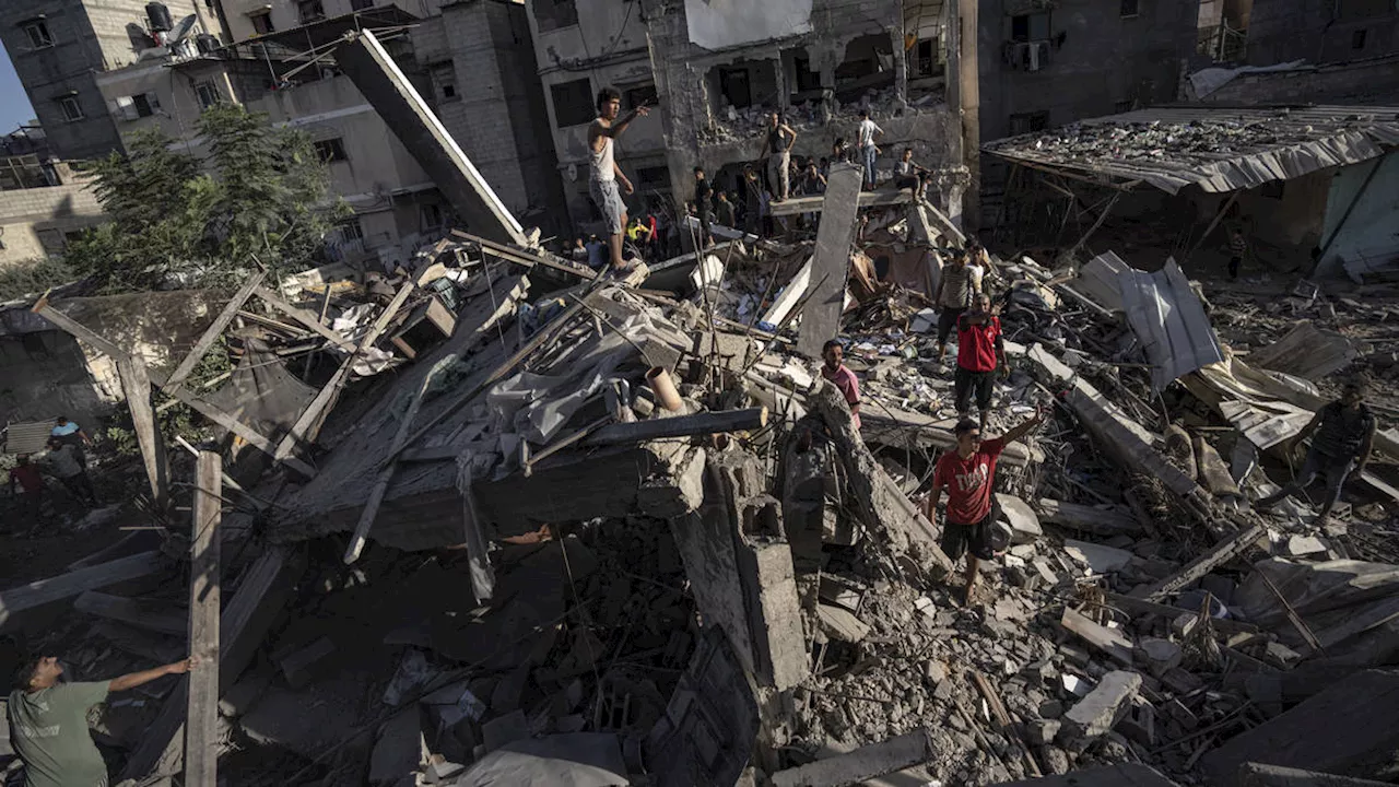 Israeli warplanes hit Maghazi refugee camp in Gaza leaving at least 33 dead