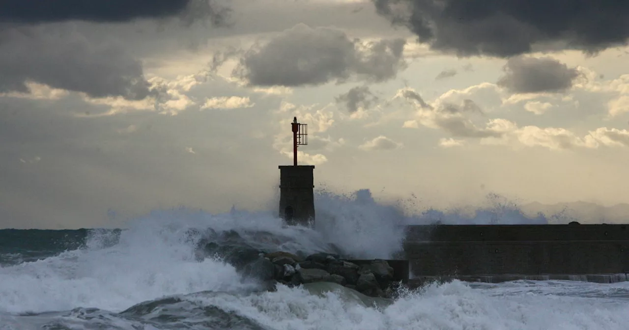 Liguria, bollino nero: &#034;State lontani dalle coste, pericolo elevatissimo&#034;