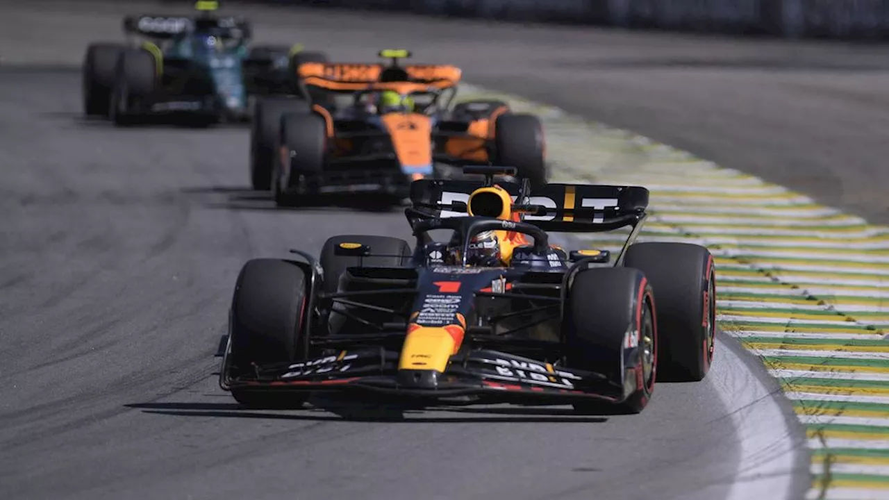 Verstappen leidt na pitstop • Norris volgt op handvol seconden