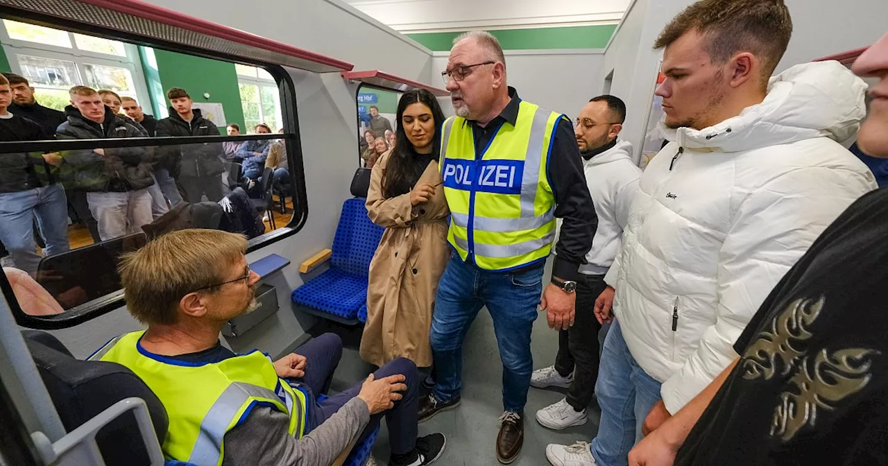 Einzigartiges Projekt der Bundespolizei in Bielefeld soll Gewalt in Zügen verhindern