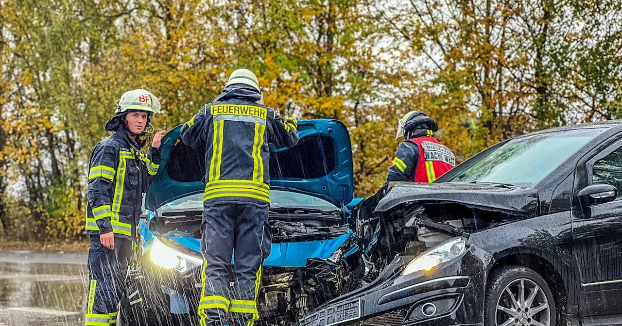 Kind verletzt: Heftige Kollision in Bielefeld sorgt für Sperrung der Jöllenbecker Straße