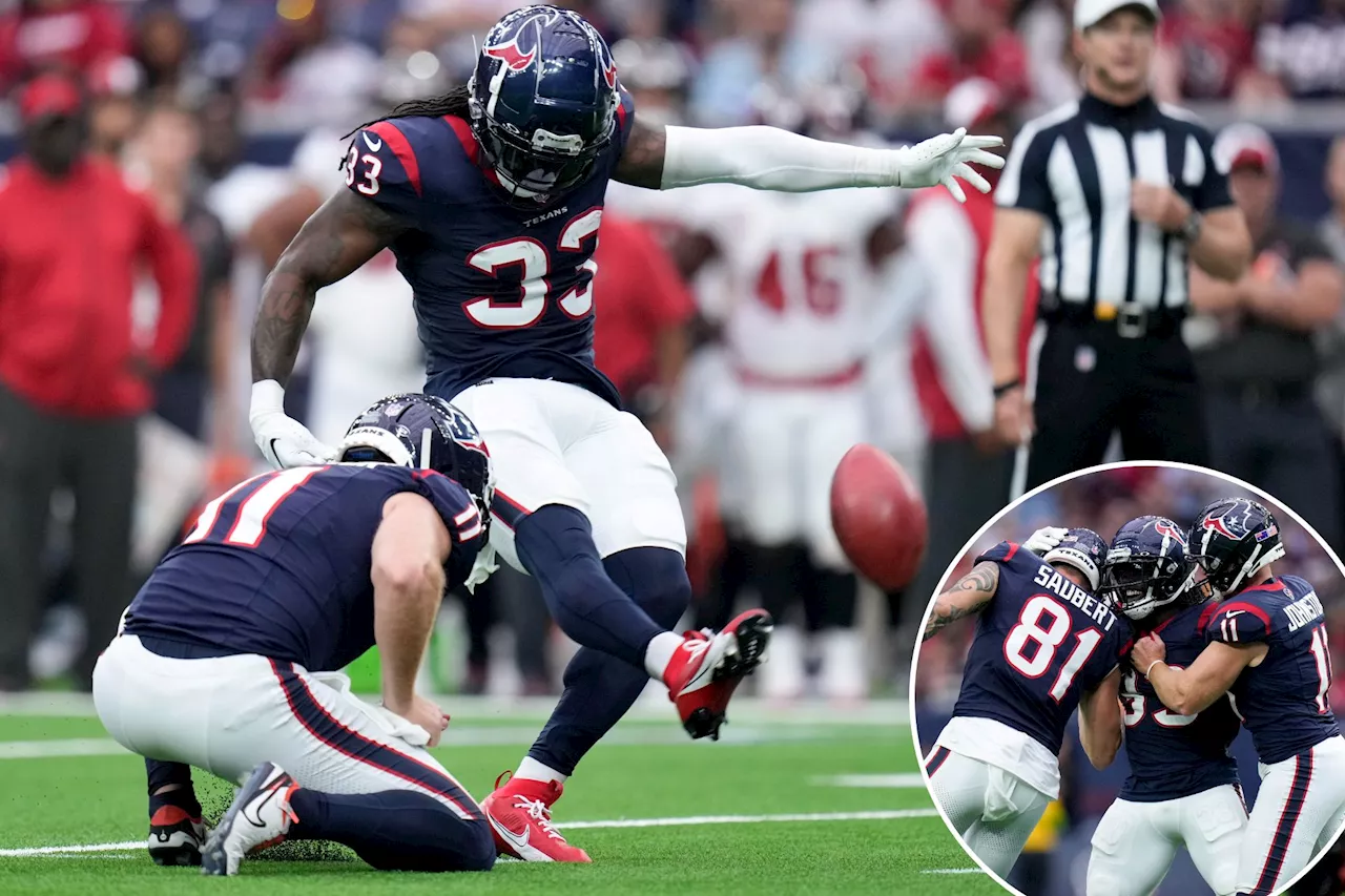 Running back Dare Ogunbowale makes key Texans field goal in bizarre injury twist