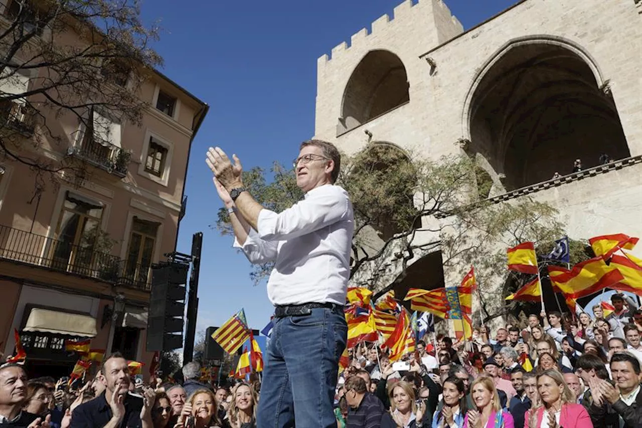 Feijóo vuelve a arengar a seguidores del PP en València para criticar las negociaciones de investidura de Sánchez