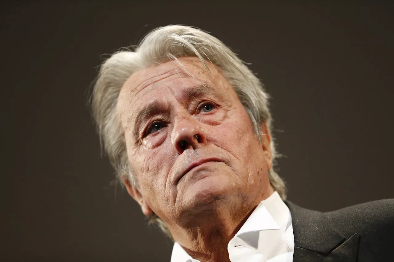 Affaire Markovic : 'Il y a des indices pour impliquer Alain Delon', estime Hervé Gattegno