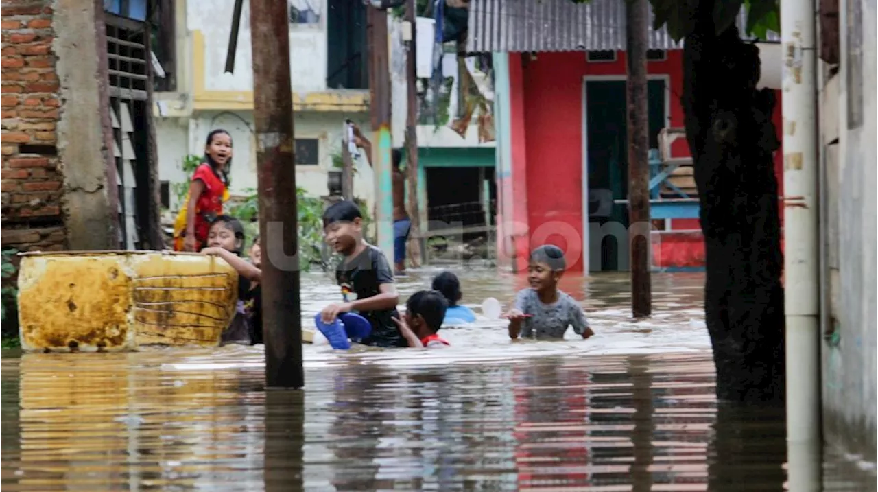 Diguyur Hujan Sejak Kemarin, 22 RT di Jakarta Dilanda Banjir Kiriman Dari Bogor