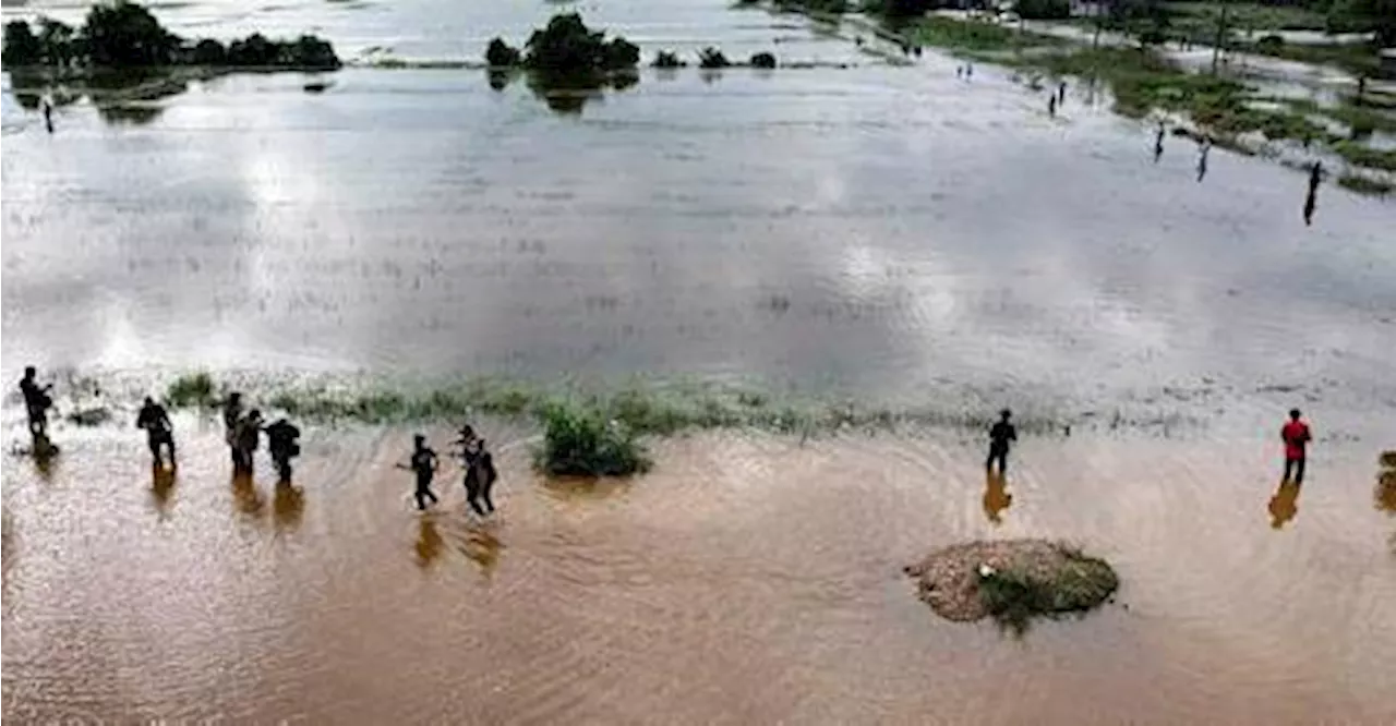 Floods: School van driver saves ‘source of income’ in nick of time