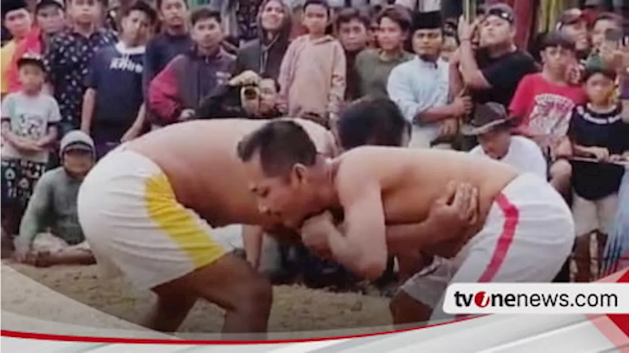 Lestarikan Tradisi Nenek Moyang Harap Turun Hujan, Masyarakat Pamekasan Madura Gelar Gulat Okol