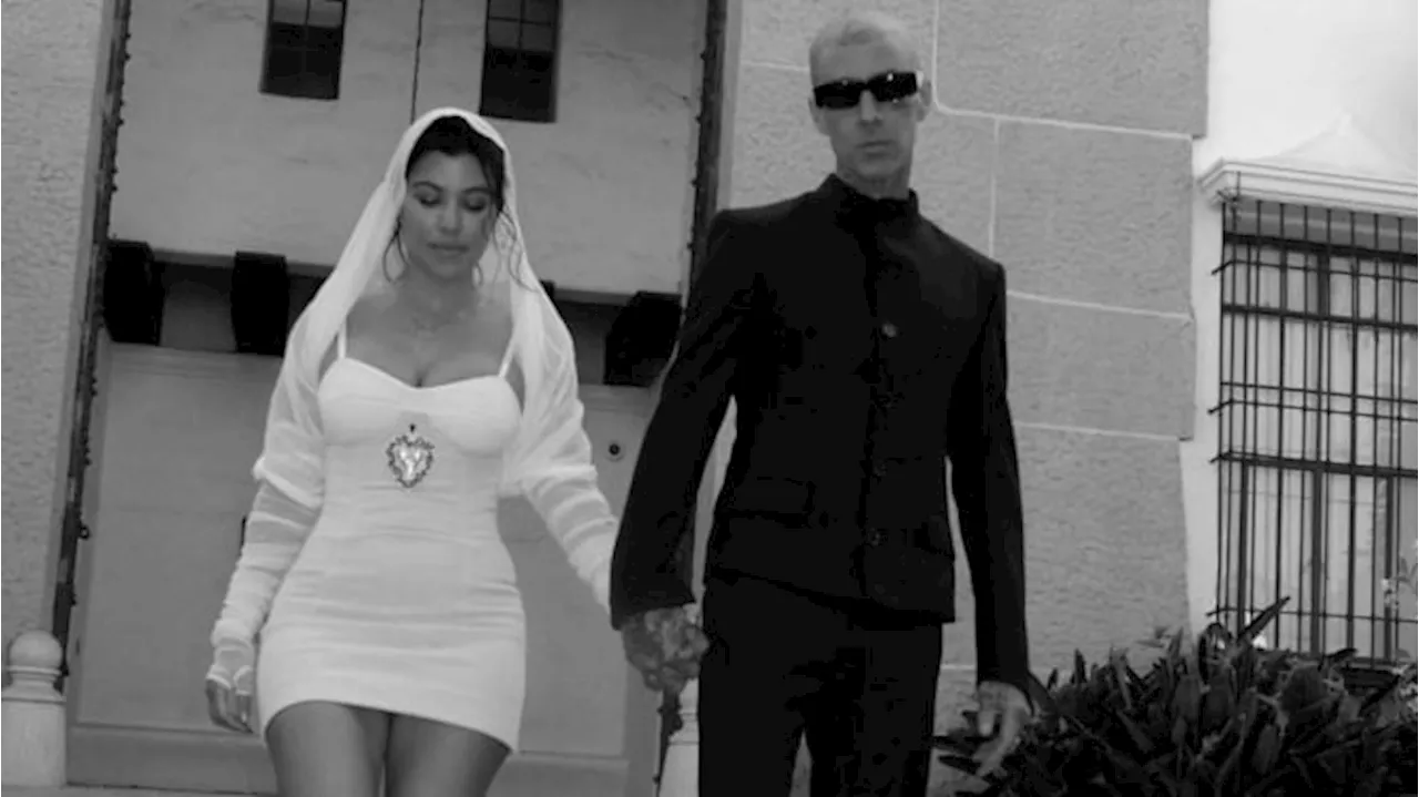 Kourtney Kardashian dan Travis Barker Sambut Kelahiran Anak Pertama