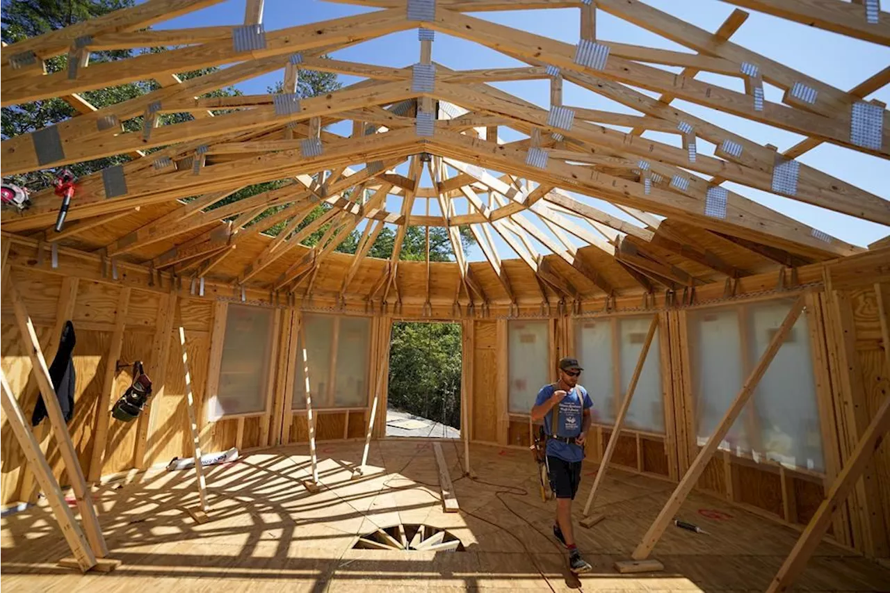 Some houses are being built to stand up to hurricanes and sharply cut emissions, too