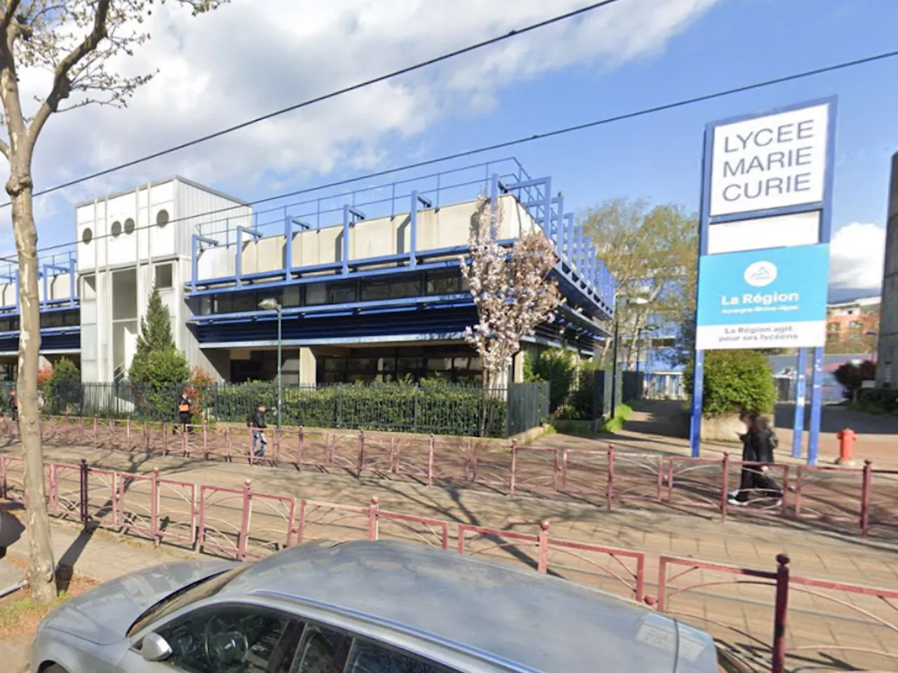 Alerte à la bombe à Grenoble : deux lycées évacués en urgence