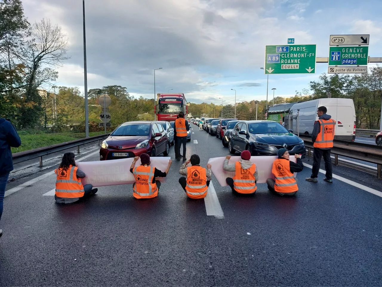 Blocage de la M6 à Lyon : la Métropole dénonce l'action des militants écologistes