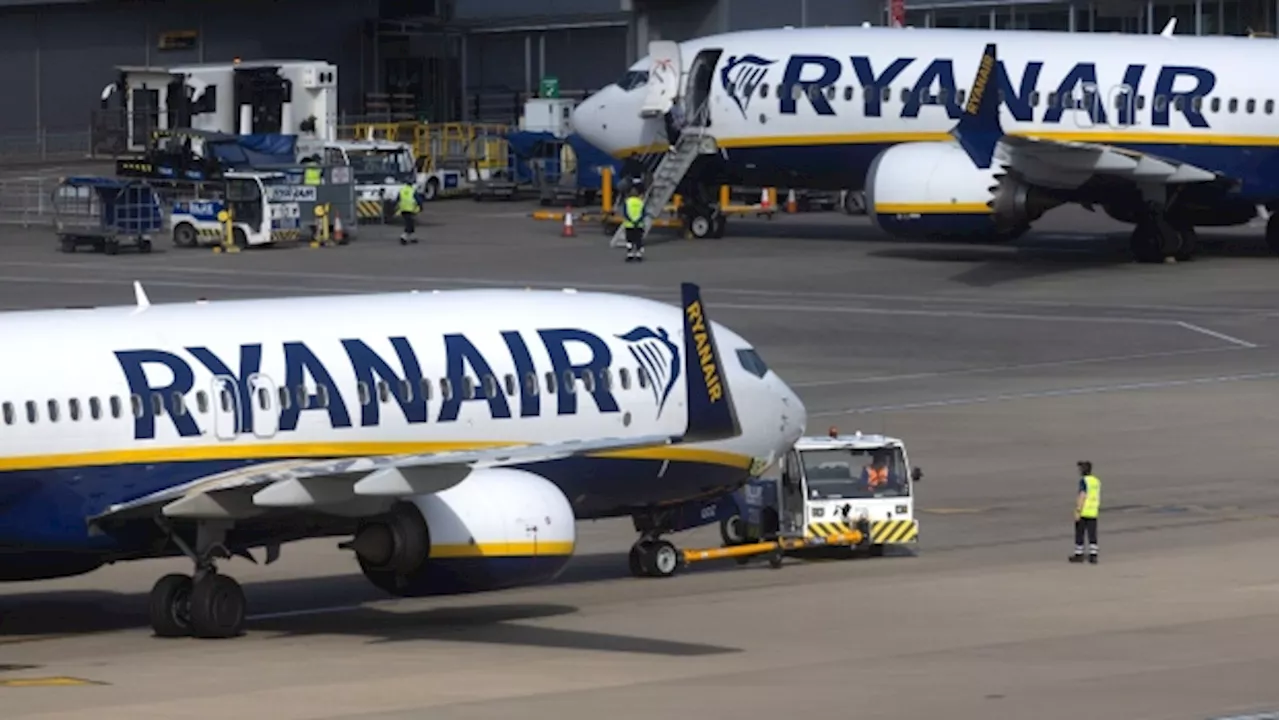 Ryanair to Pay First-Ever Dividend, Cautions on Higher Fuel Bill