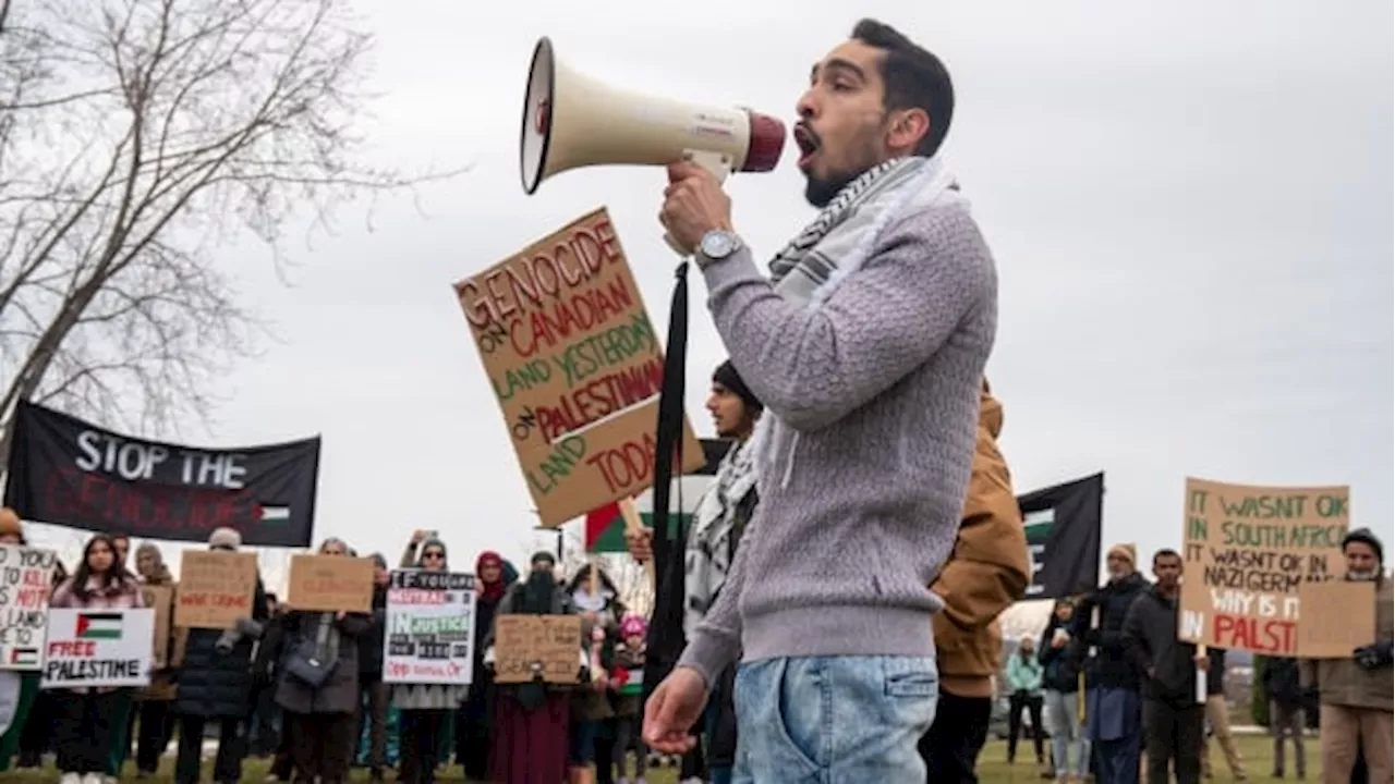 Hundreds gather in Thunder Bay to support Palestinians in Gaza