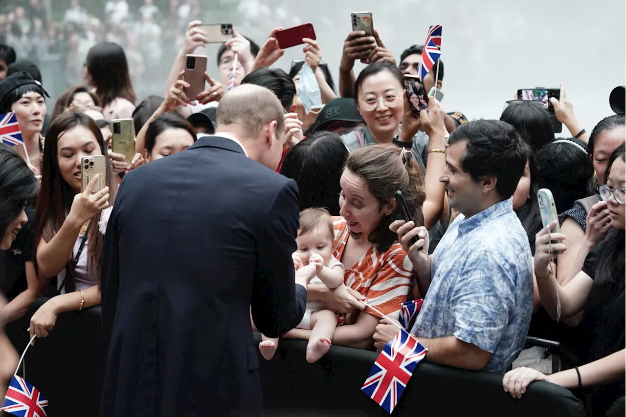 Prince William à Singapour : mordu par une fillette de huit mois, il a eu une attendrissante réaction