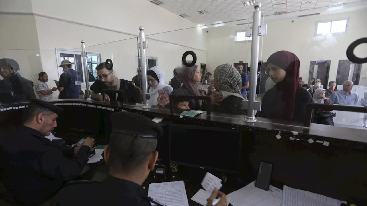 Canadians wait to flee Gaza Strip as border crossing reopens for approved evacuees