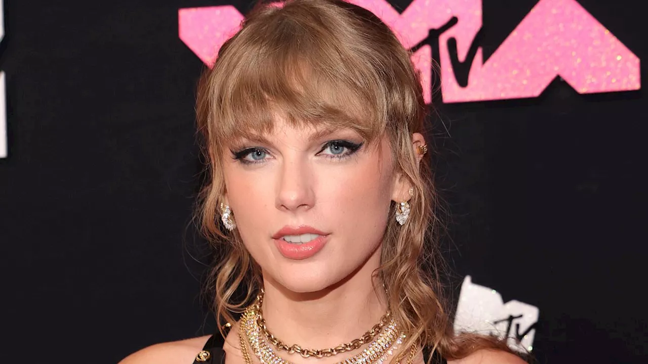 Taylor Swift hosts a Kansas City Chiefs viewing party at her NYC apartment with fellow WAGs to...