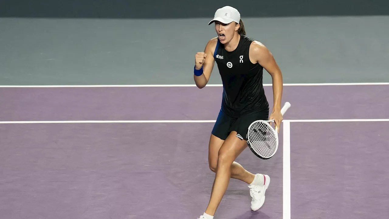 WTA Finals: Iga Swiatek schaltet Nummer eins Aryna Sabalenka aus und folgt Jessica Pegula ins Finale