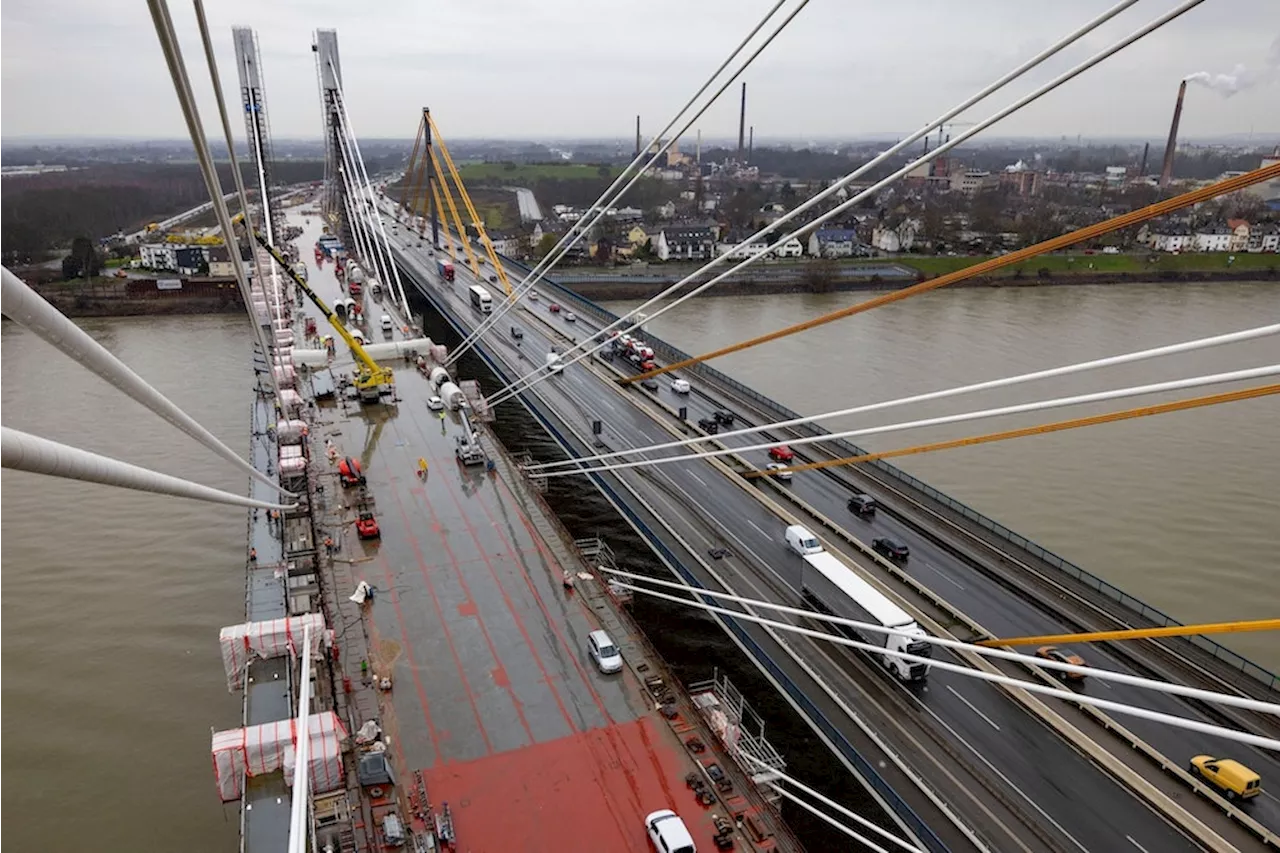 A40 bei Duisburg wieder frei: Neue Rhein-Brücke in Betrieb