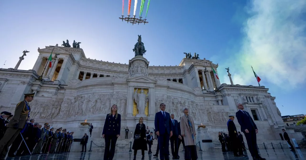 4 novembre, Meloni ringrazia l’esercito che “difese l’Italia”: ma l’invasore eravamo noi