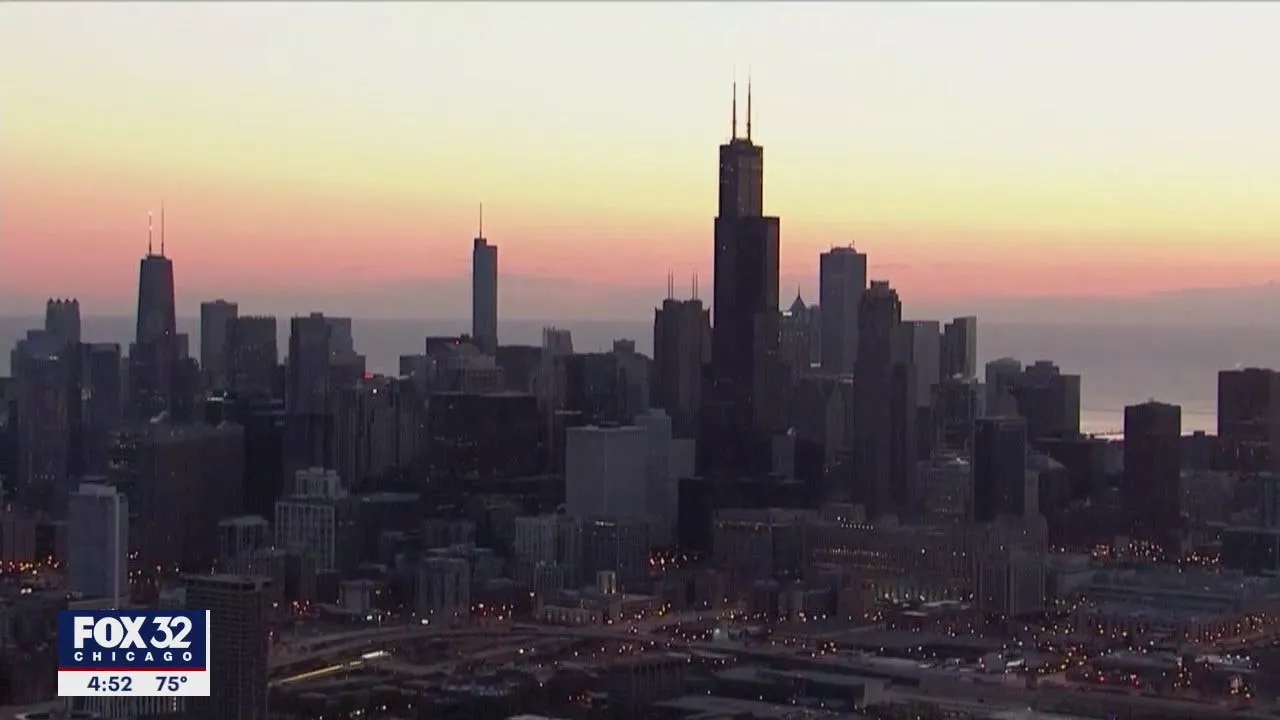 Chicago weather: Mild overnight temps, warm Monday ahead, rain midweek